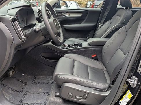 Certified 2024 Volvo XC40 B5 Ultimate w/ Climate Package image 12