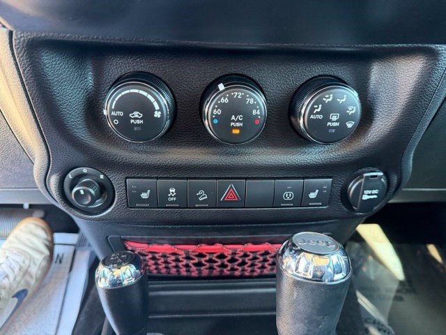 Used 2017 Jeep Wrangler Unlimited Rubicon AWD/4WD image 21