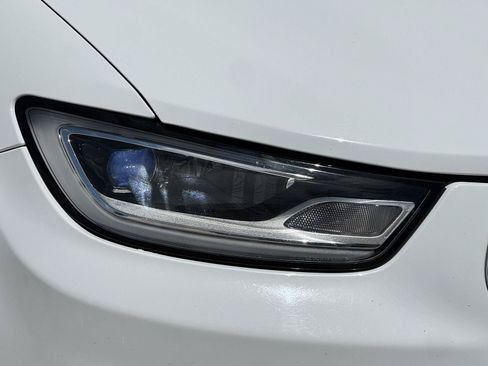 Used 2024 Chrysler Pacifica Touring-L FWD image 9