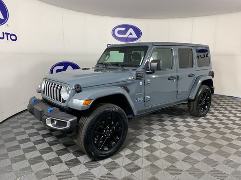 Used 2024 Jeep Wrangler Unlimited Sahara w/ Safety Group AWD/4WD image 7