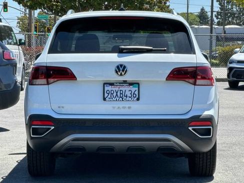 Used 2022 Volkswagen Taos SE FWD image 5
