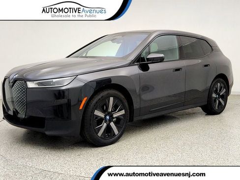 Used 2025 BMW iX xDrive50 AWD/4WD image 1
