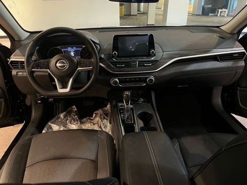 Used 2025 Nissan Altima 2.5 SV image 32