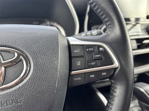 Used 2022 Toyota Highlander XLE image 33