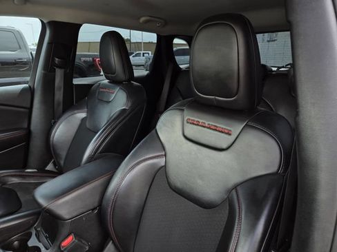 Used 2022 Jeep Cherokee Trailhawk AWD/4WD image 30