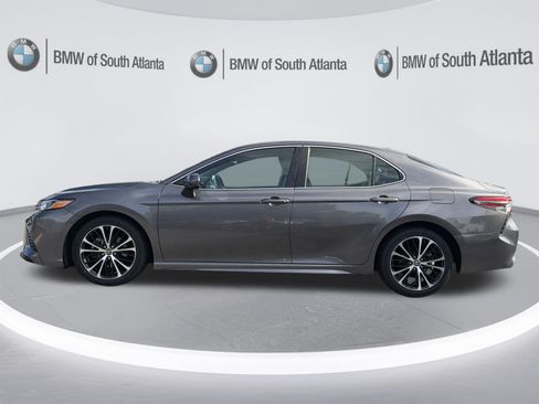 Used 2019 Toyota Camry SE FWD image 19
