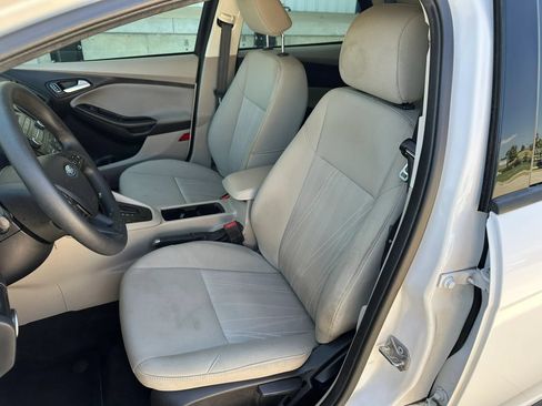 Used 2017 Ford Focus SE FWD image 9