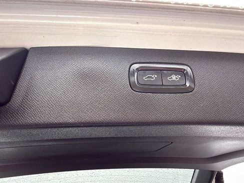 Certified 2024 Volvo XC90 T8 Plus w/ Protection Package Premier image 31