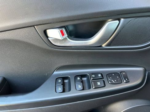 Used 2023 Hyundai Kona SE w/ Cargo Package FWD image 8