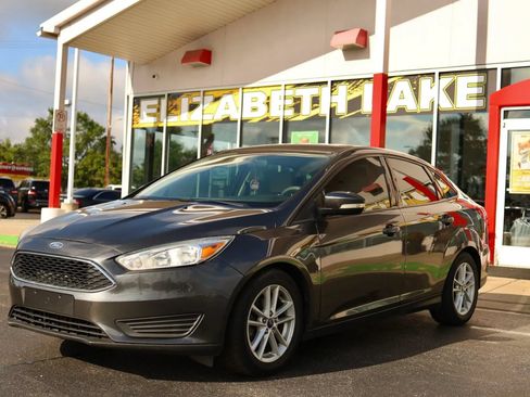 Used 2016 Ford Focus SE w/ SE Power Seat Package FWD image 1