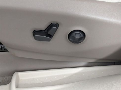 Certified 2021 Chrysler Pacifica Touring-L image 14