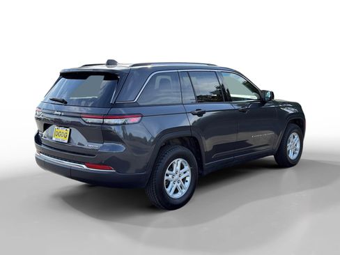 Used 2024 Jeep Grand Cherokee Laredo image 5