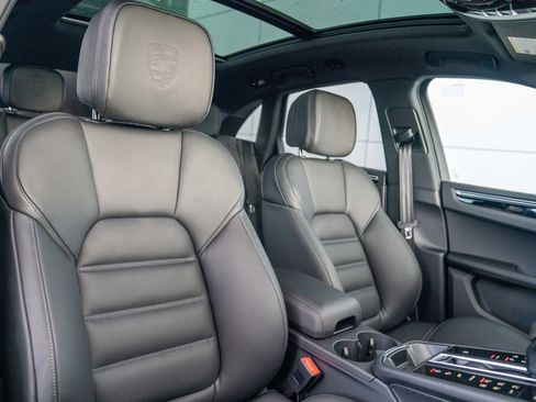 New 2026 Porsche Macan image 28