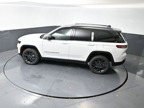 New 2025 Jeep Grand Cherokee Limited w/ Trailer Tow Package image 43