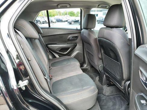Used 2018 Chevrolet Trax LS AWD/4WD image 17