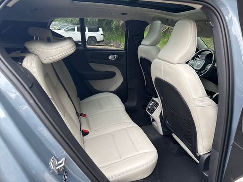 Used 2020 Volvo XC40 T5 Momentum w/ Protection Package Premier AWD/4WD image 10