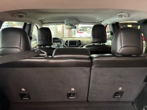 Used 2019 Jeep Cherokee Latitude Plus image 15