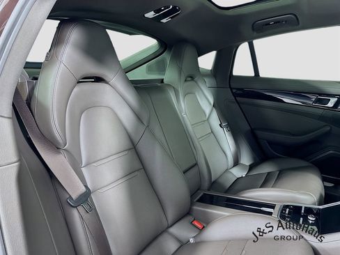 Used 2021 Porsche Panamera 4S image 34