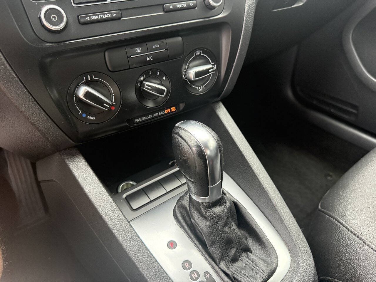 Used 2013 Volkswagen Jetta SE FWD image 18