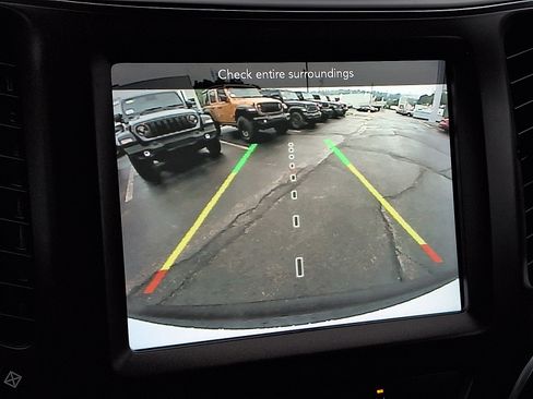 Used 2022 Jeep Cherokee Trailhawk w/ Trailer Tow Group AWD/4WD image 18