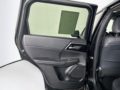 Used 2025 Mitsubishi Outlander SE AWD/4WD image 27