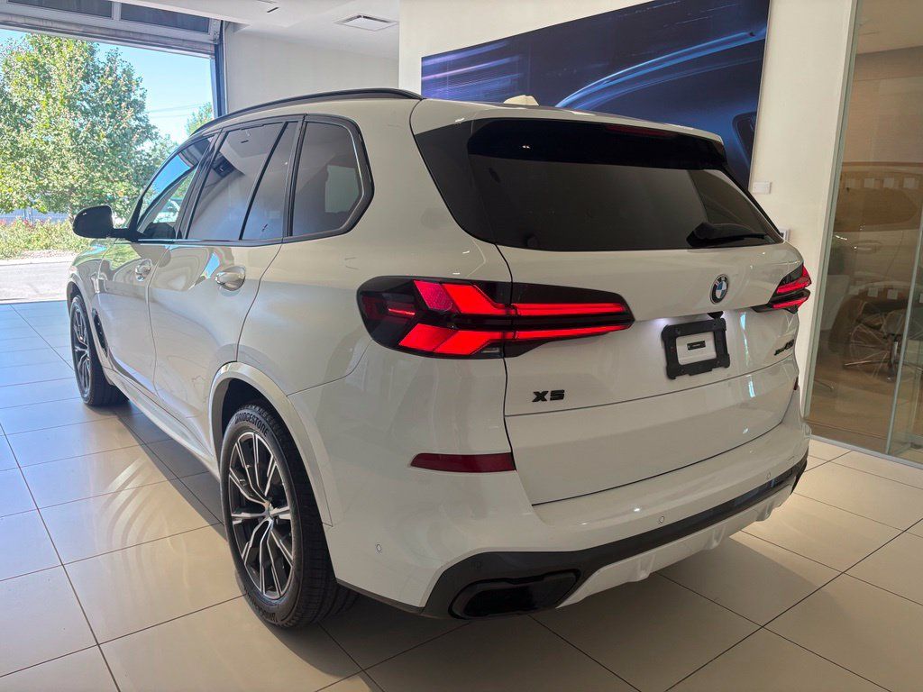 Used 2024 BMW X5 xDrive40i w/ M Sport Package AWD/4WD image 2