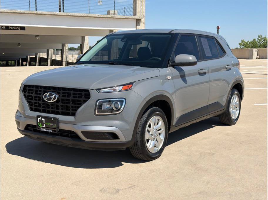 Used 2022 Hyundai Venue SE FWD image 3