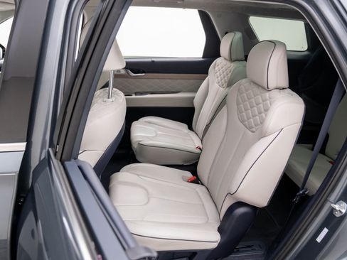 Used 2022 Hyundai Palisade Calligraphy image 16