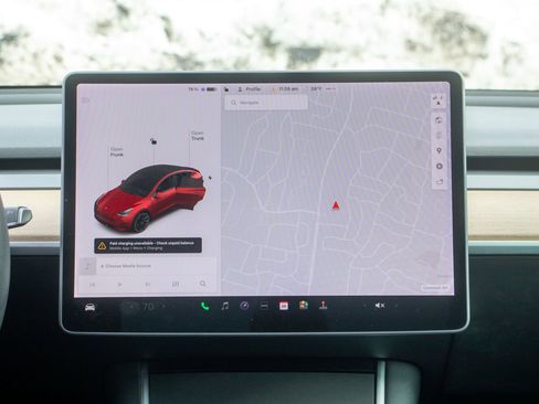 Used 2021 Tesla Model Y Long Range image 14