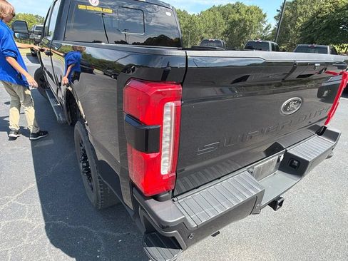 Used 2023 Ford F250 XLT w/ Black Appearance Package AWD/4WD image 11