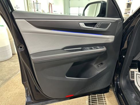 Certified 2025 Volkswagen Atlas Peak Edition SE image 19