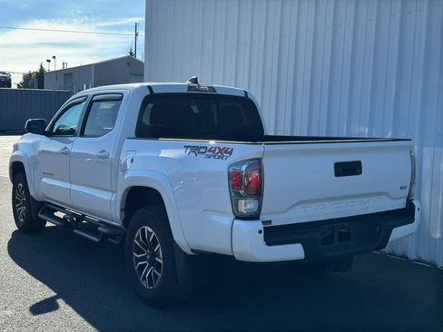 Used 2020 Toyota Tacoma TRD Sport w/ Technology Package AWD/4WD image 4