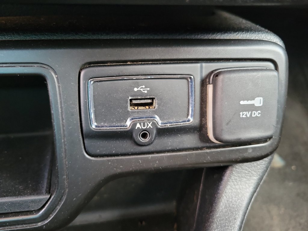 Used 2020 Jeep Renegade Altitude FWD image 19