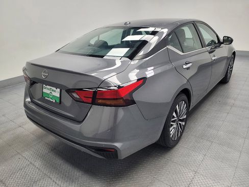 Used 2025 Nissan Altima 2.5 SV FWD image 9
