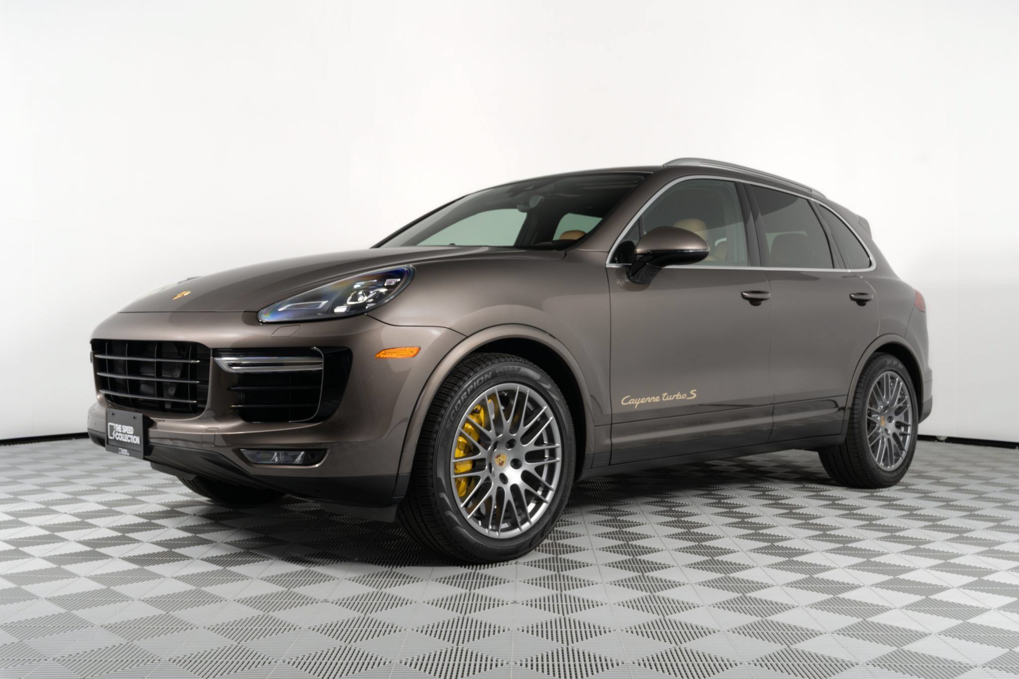 Used 2016 Porsche Cayenne Turbo S AWD/4WD image 8