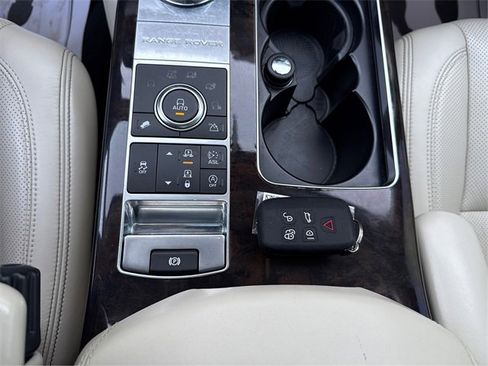 Used 2015 Land Rover Range Rover Autobiography image 35