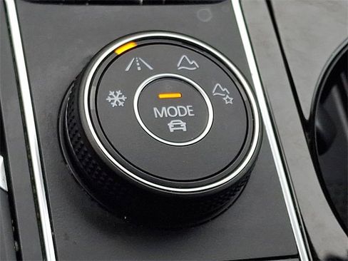 Used 2022 Volkswagen Atlas Cross Sport SE image 23