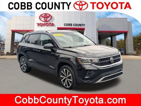 Used 2024 Volkswagen Taos SE image 1