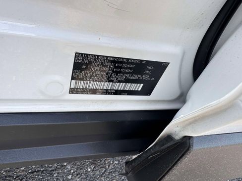 Certified 2025 Toyota RAV4 XLE AWD/4WD image 28