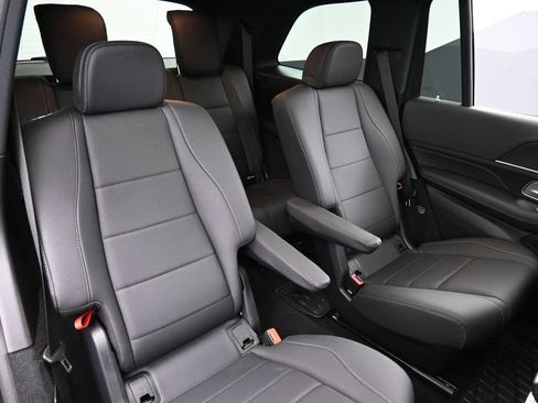 Used 2025 Mercedes-Benz GLS 450 4MATIC image 29