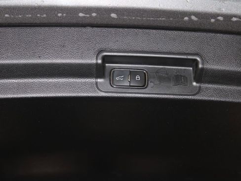 Used 2023 Ford Explorer Limited image 17