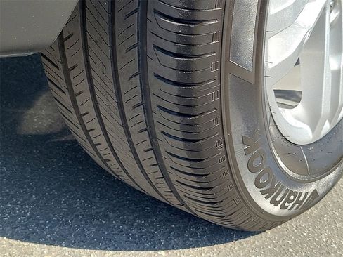 Used 2023 Ford Explorer XLT image 25