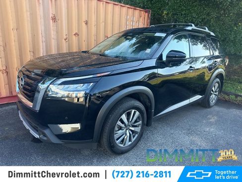 Used 2025 Nissan Pathfinder SL FWD image 1