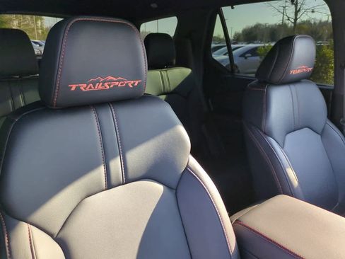 Used 2025 Honda Pilot TrailSport image 6