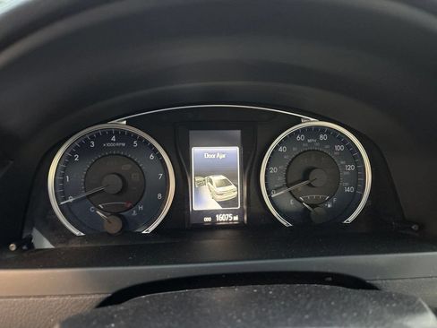 Used 2017 Toyota Camry XLE w/ Moonroof Package FWD image 8