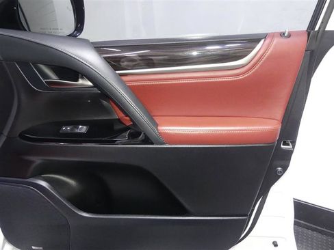 Used 2016 Lexus LX 570 4WD image 18