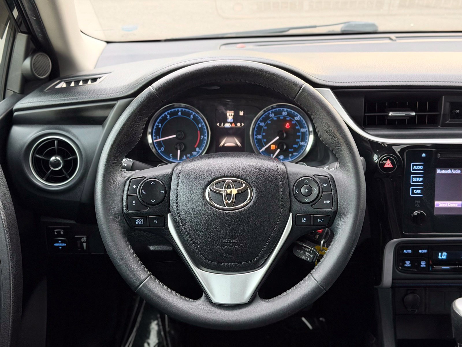 Used 2018 Toyota Corolla SE FWD image 30
