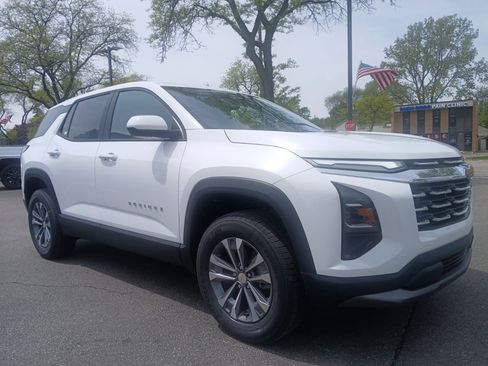 New 2026 Chevrolet Equinox LT FWD image 2