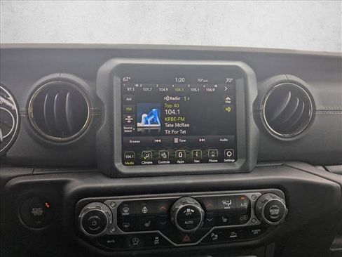 Used 2023 Jeep Gladiator Overland image 12