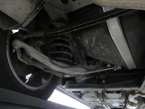 Used 2002 Cadillac De Ville DTS w/ Premium Equipment Pkg image 24